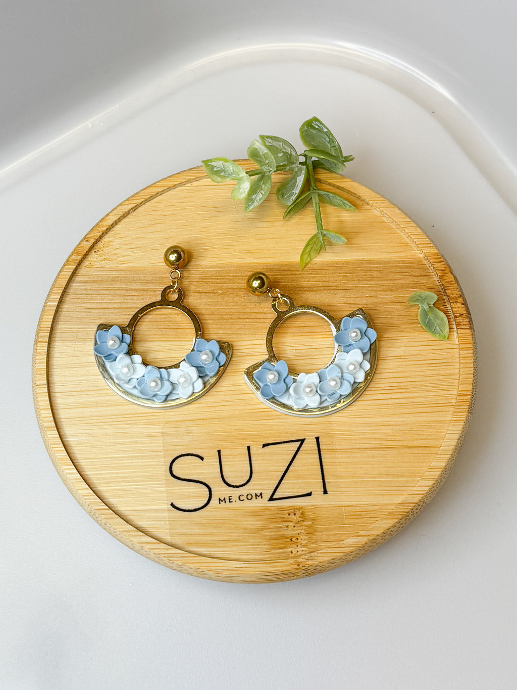 J14 Dove Blue Floral Clay Earrings – Lightweight Bridal & Spring Statement Earrings