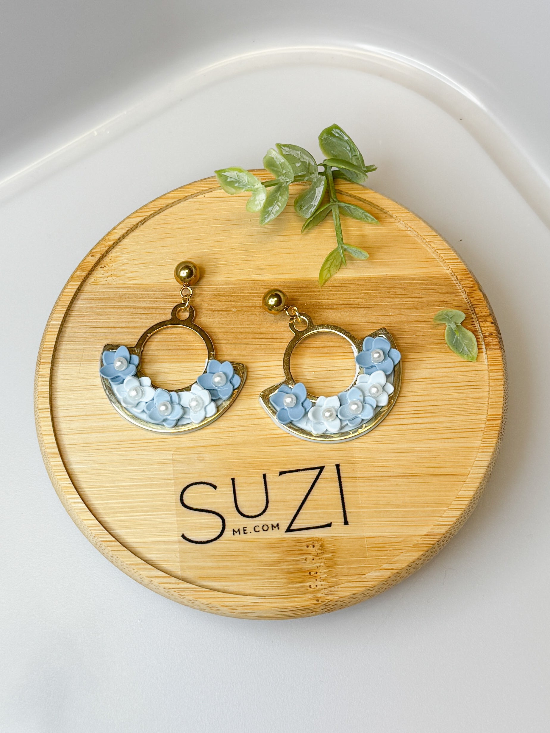 J14 Dove Blue Floral Clay Earrings – Lightweight Bridal & Spring Statement Earrings
