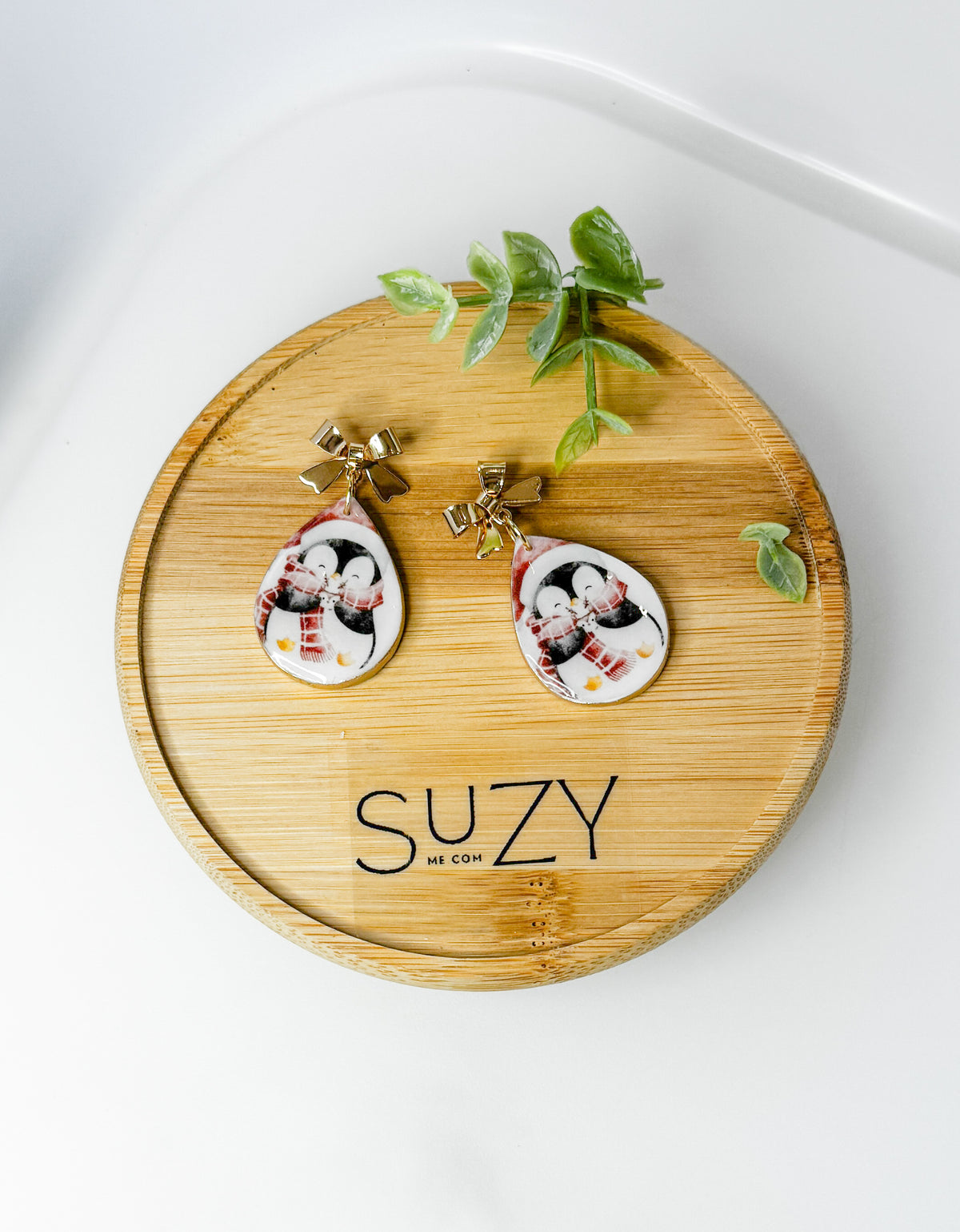 Vintage Style Christmas Penguin Earrings with Gold Bow – Cute Holiday Dangle Earrings, Whimsical Winter Jewelry Gift