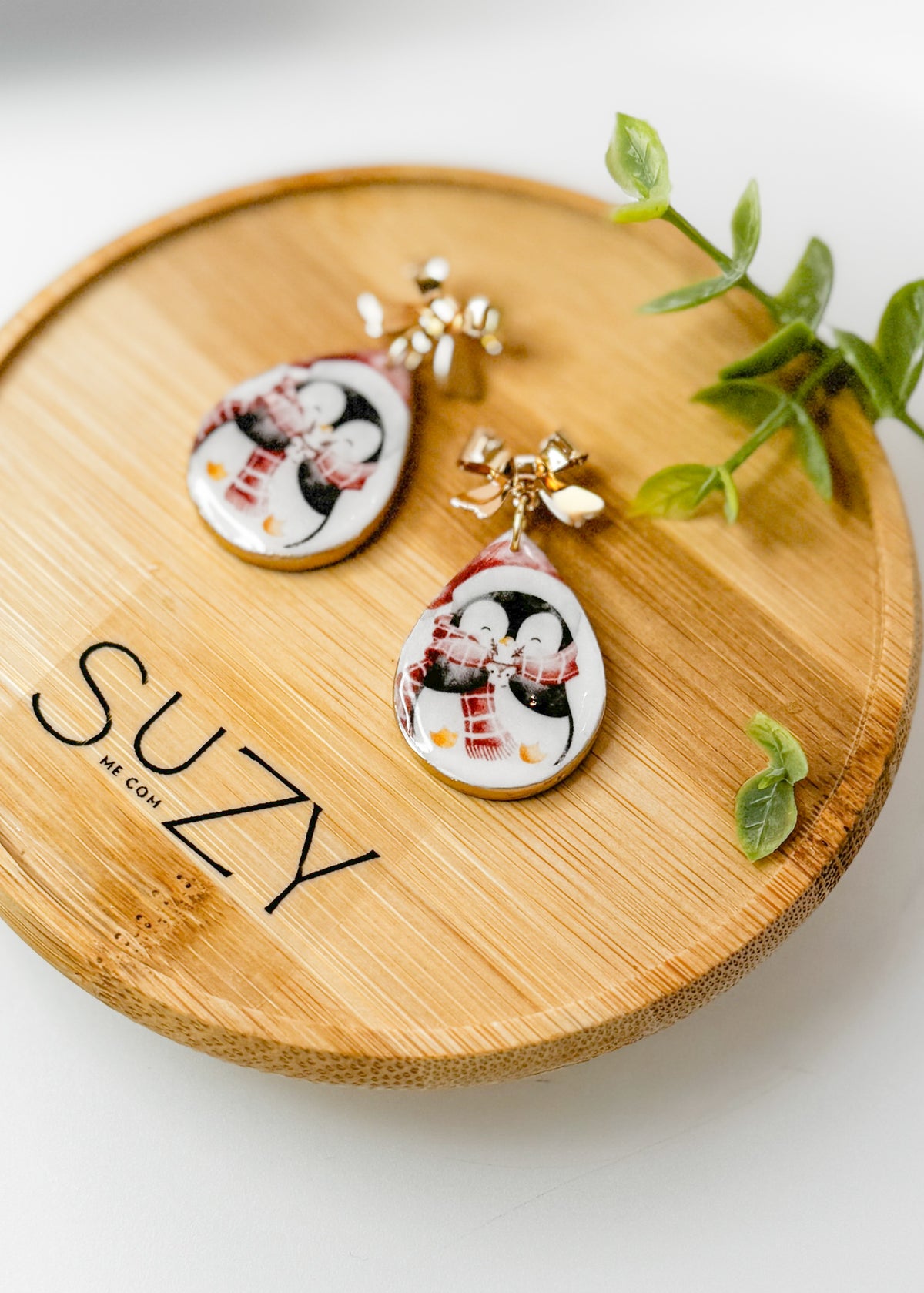 Vintage Style Christmas Penguin Earrings with Gold Bow – Cute Holiday Dangle Earrings, Whimsical Winter Jewelry Gift