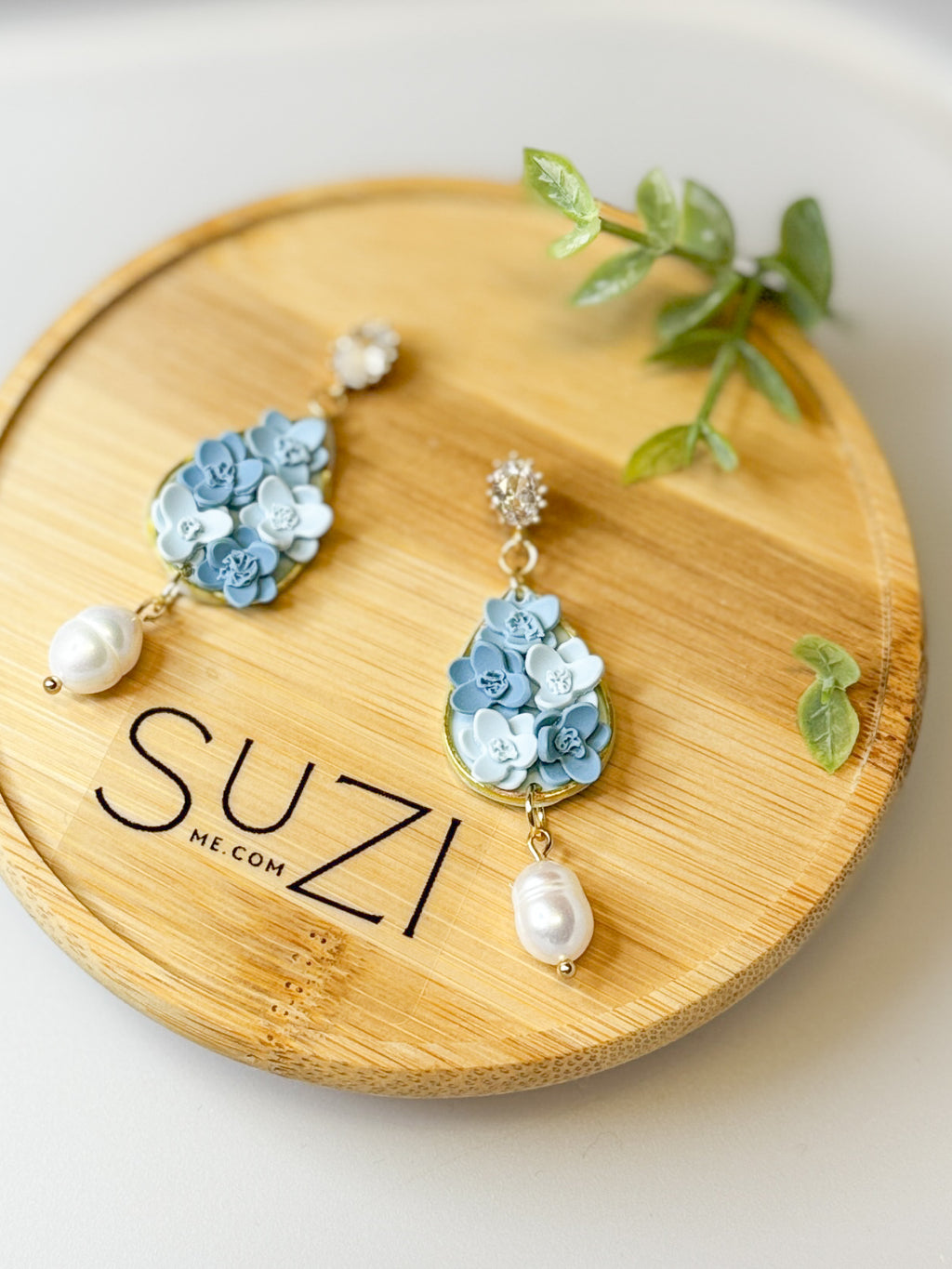 J15 Dove Blue Floral Clay Earrings – Lightweight Bridal & Spring Statement Earrings