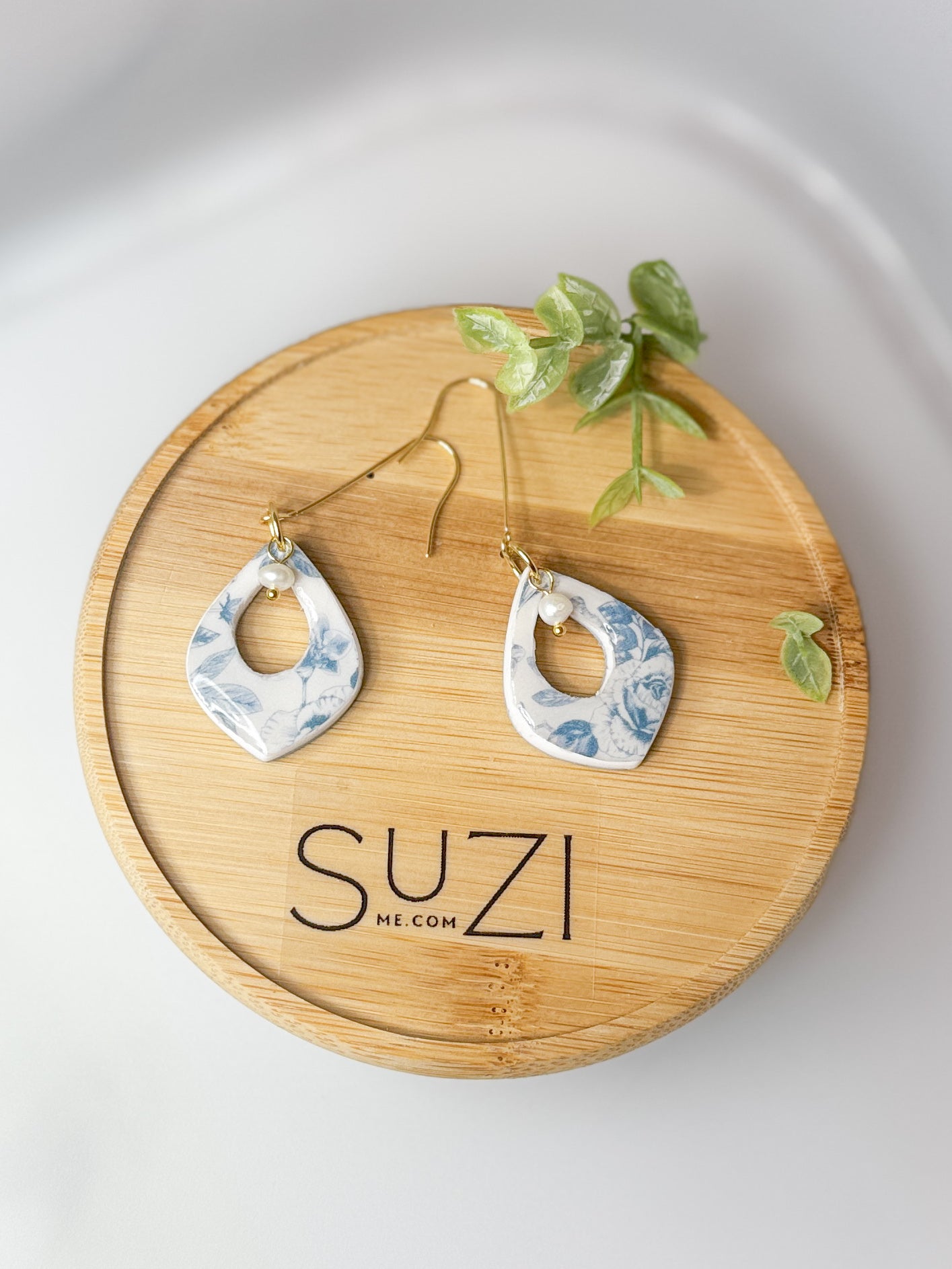 J8 Dove Blue Floral Clay Earrings – Lightweight Bridal & Spring Statement Earrings