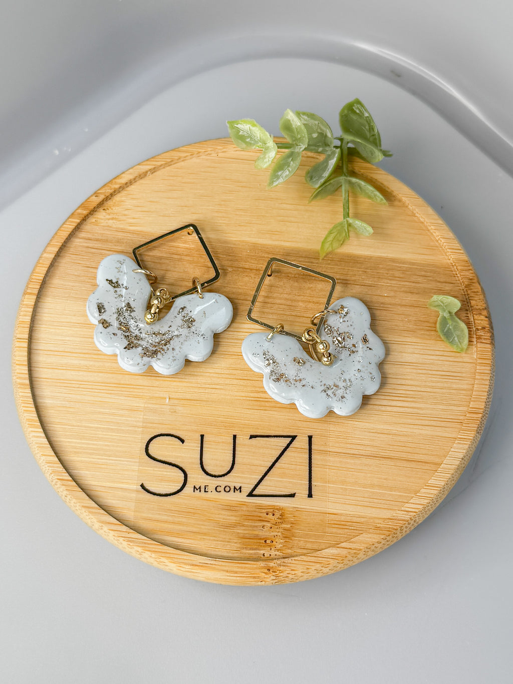 J18 Dove Blue Floral Clay Earrings – Lightweight Bridal & Spring Statement Earrings
