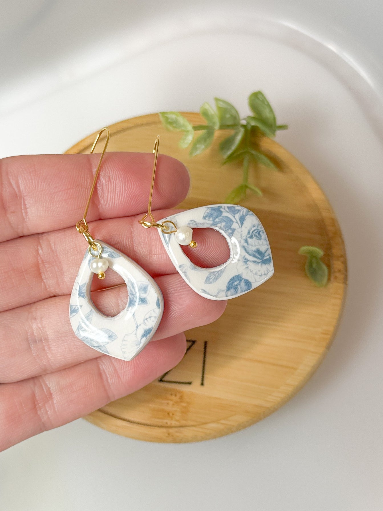 J8 Dove Blue Floral Clay Earrings – Lightweight Bridal & Spring Statement Earrings