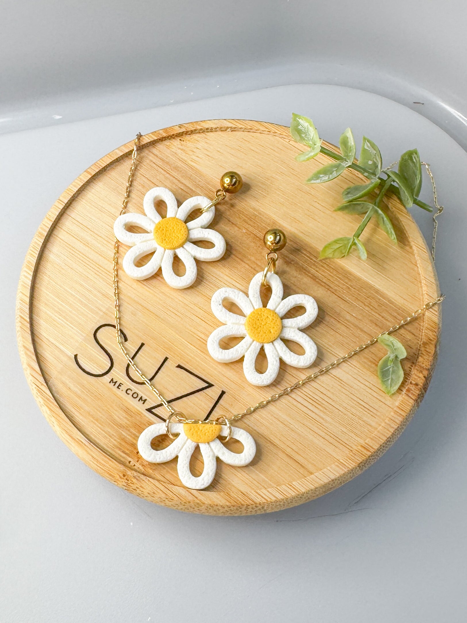 Daisy Floral Inspired Clay Earrings – Lightweight Pastel Colors Statement Jewelry, Everyday Wear