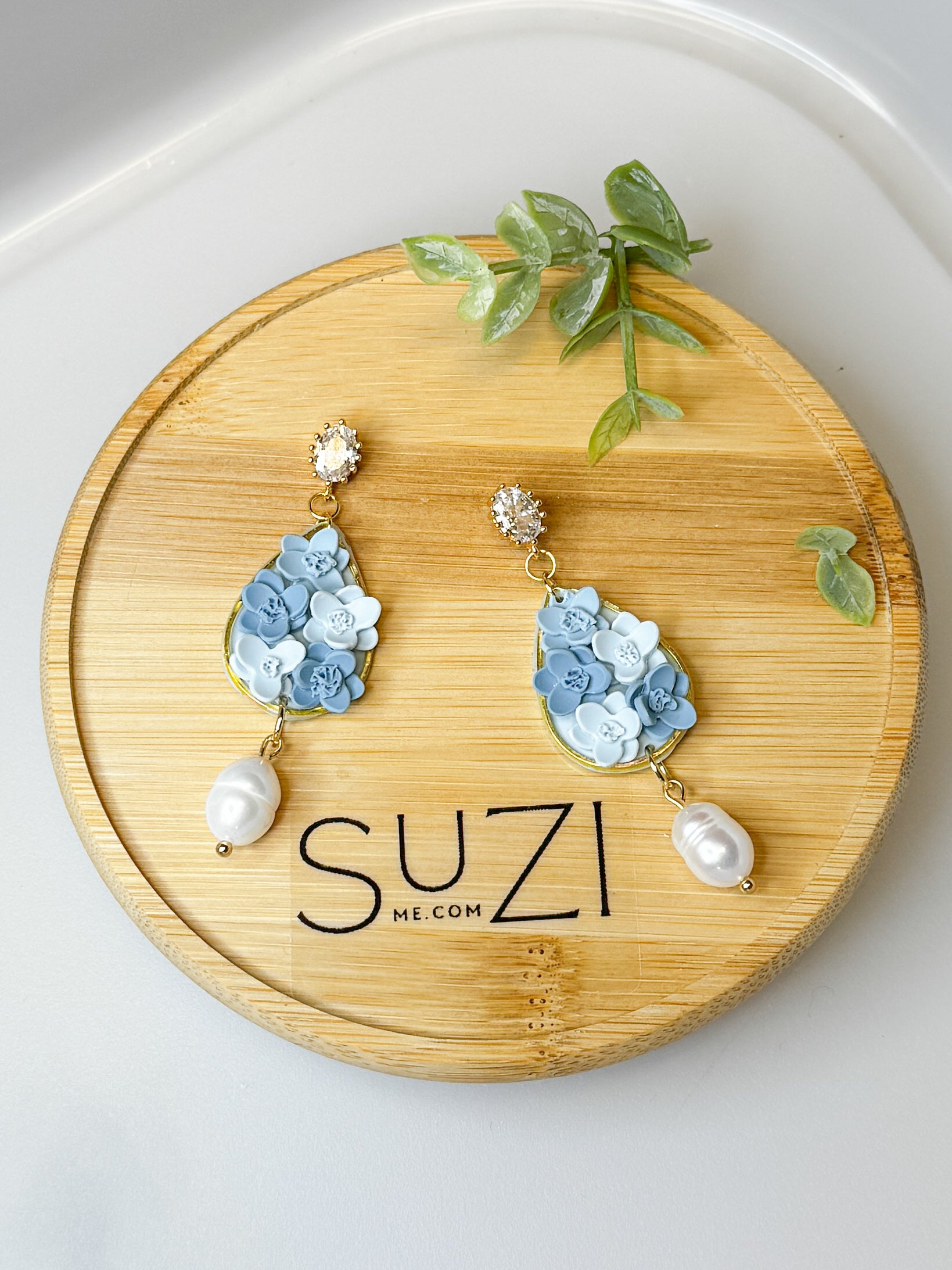 J15 Dove Blue Floral Clay Earrings – Lightweight Bridal & Spring Statement Earrings