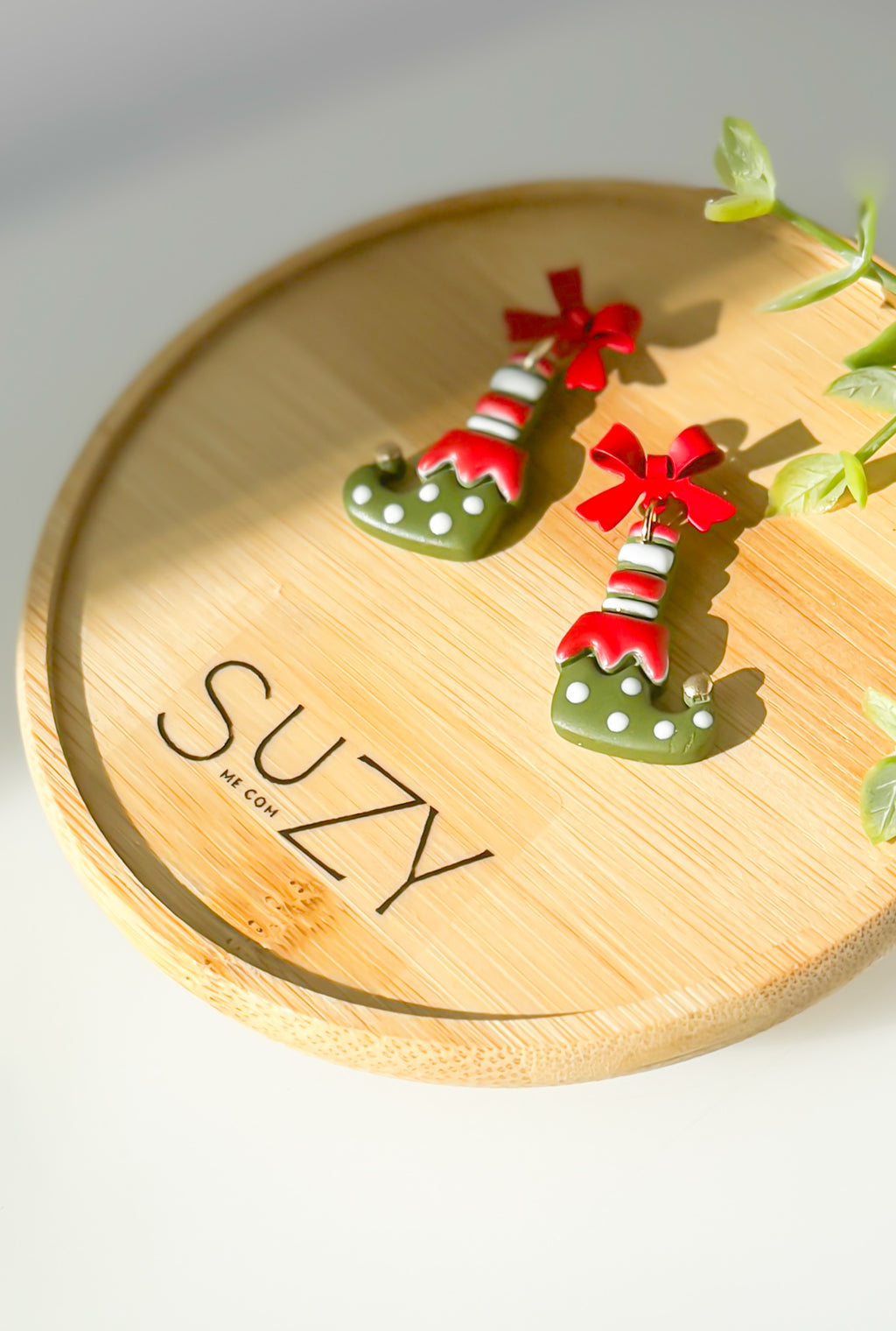 Christmas Elf Shoe Dangle Earrings – Cute Red and Green Polymer Clay Holiday Earrings with Bow Studs, Whimsical Gift
