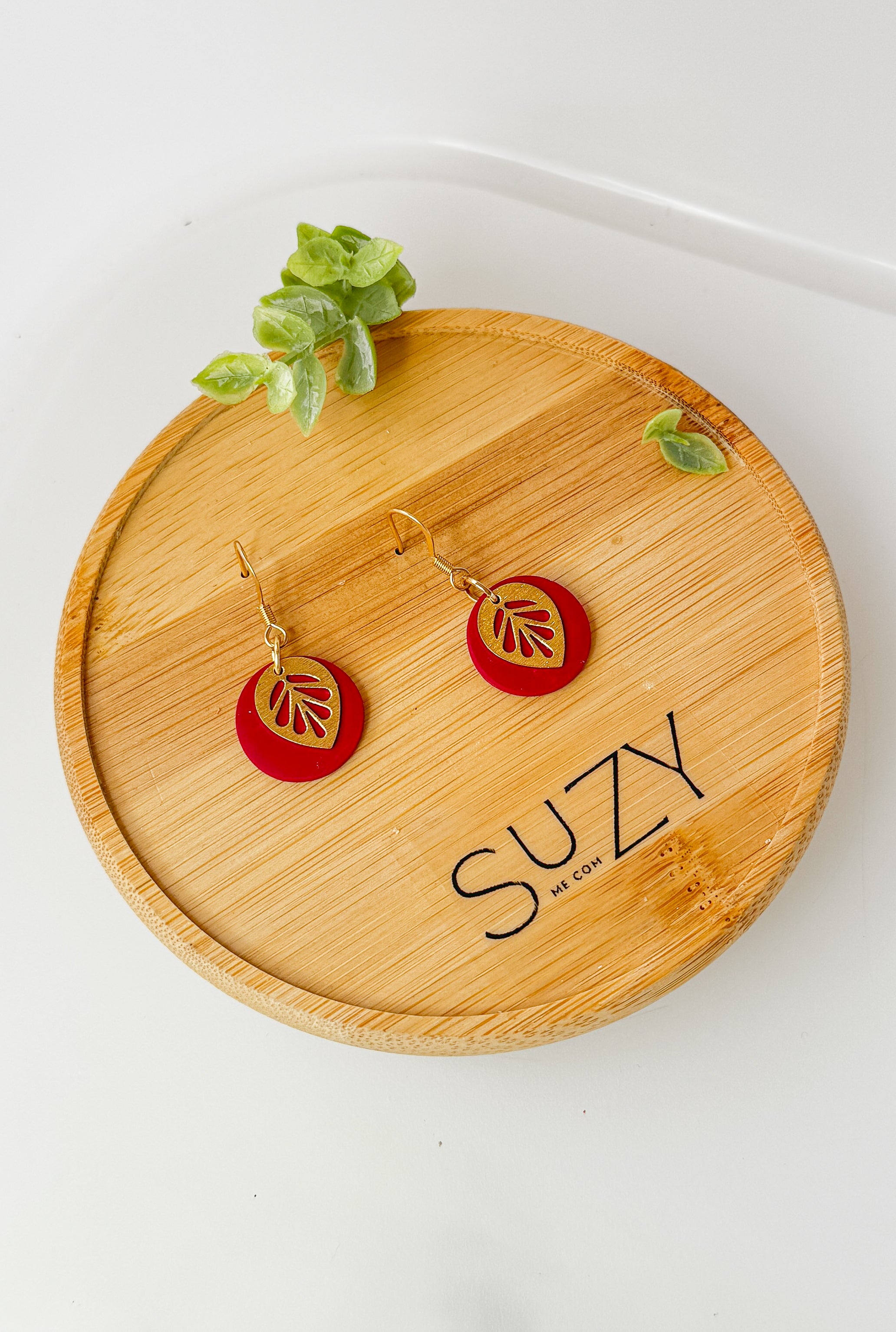 Nancy Lightweight Everyday Wear Earrings, Small, Gold, Assorted Colors, Round with Leaf