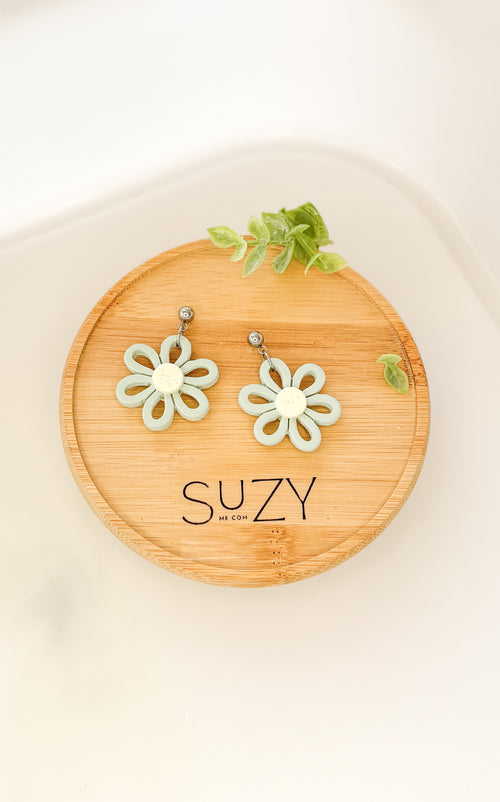 Daisy Floral Inspired Clay Earrings – Lightweight Pastel Colors Statement Jewelry, Everyday Wear