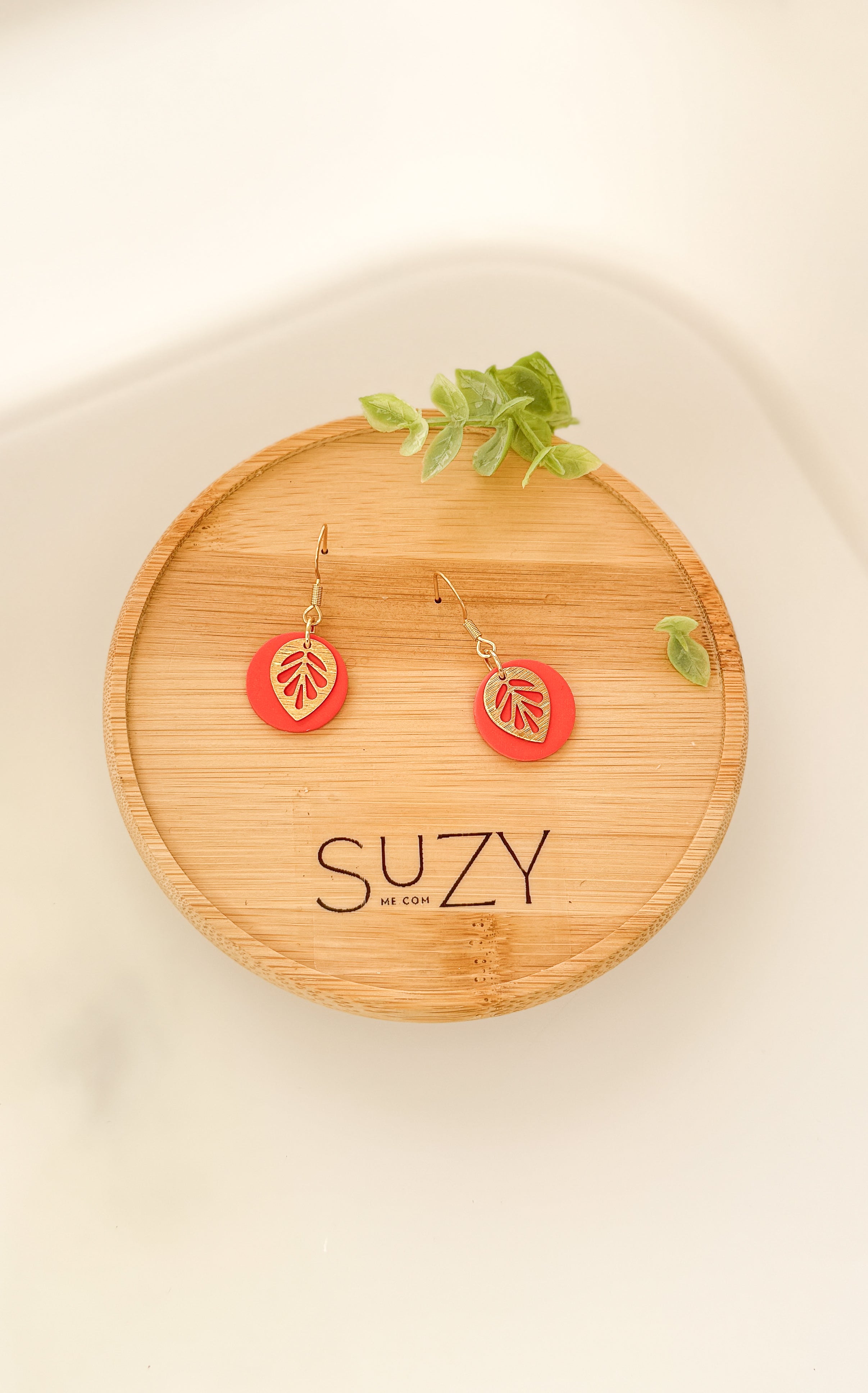 Nancy Lightweight Everyday Wear Earrings, Small, Gold, Assorted Colors, Round with Leaf