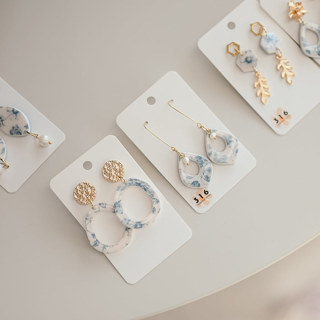 J10 Dove Blue Floral Clay Earrings – Lightweight Bridal & Spring Statement Earrings