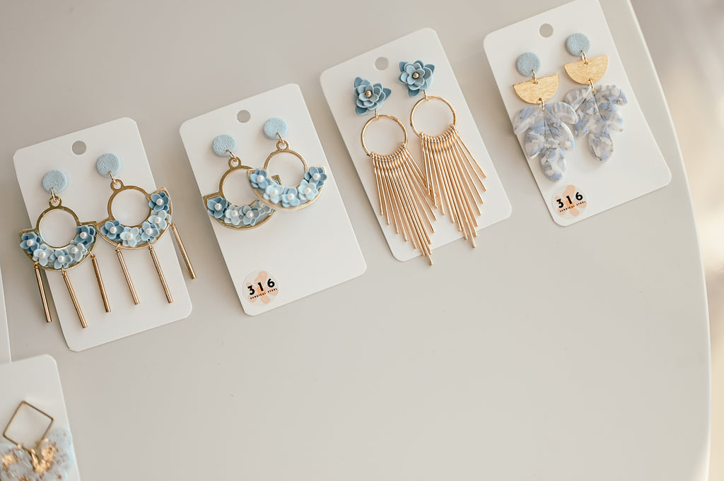 J14 Dove Blue Floral Clay Earrings – Lightweight Bridal & Spring Statement Earrings