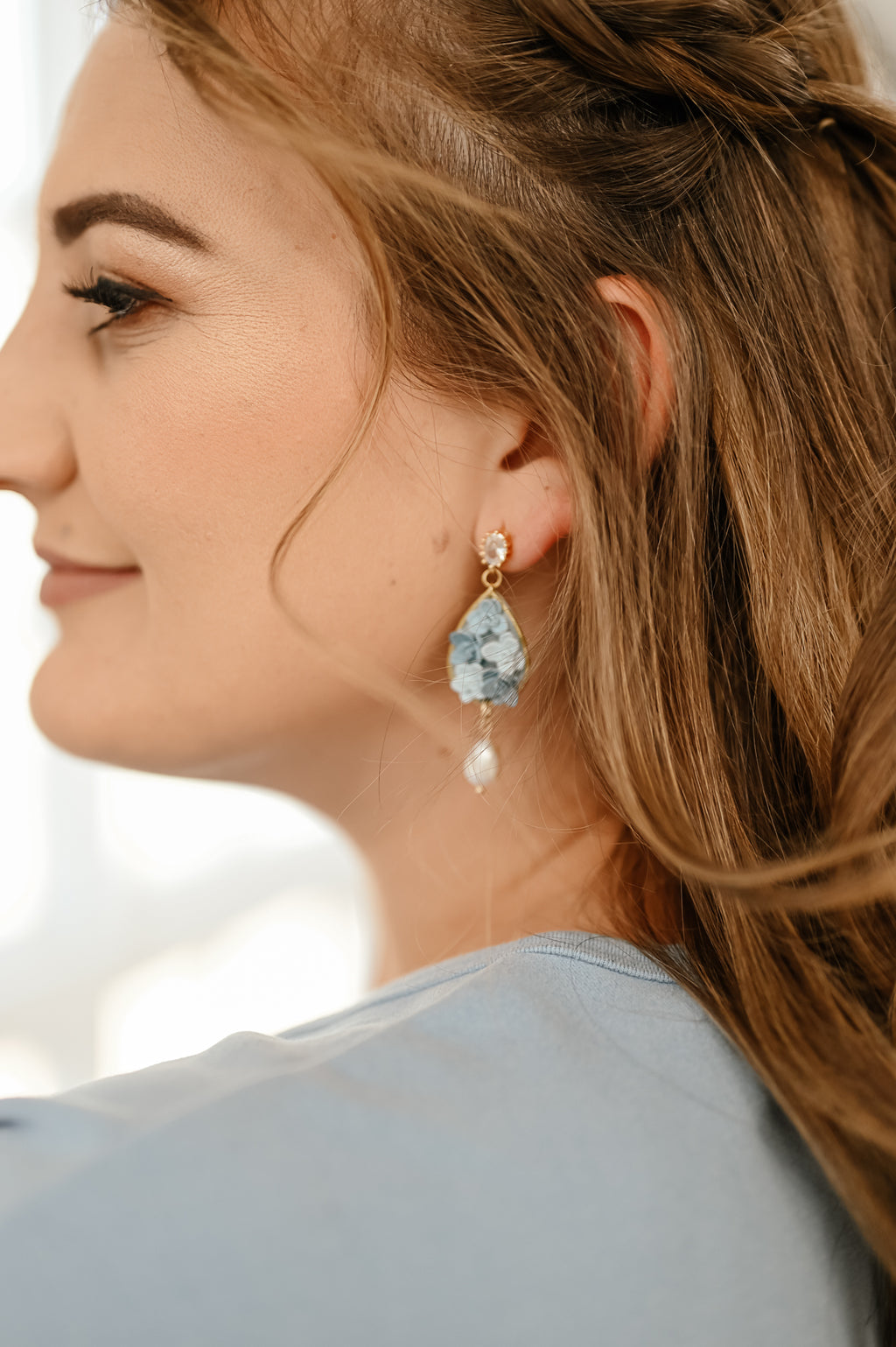 J15 Dove Blue Floral Clay Earrings – Lightweight Bridal & Spring Statement Earrings
