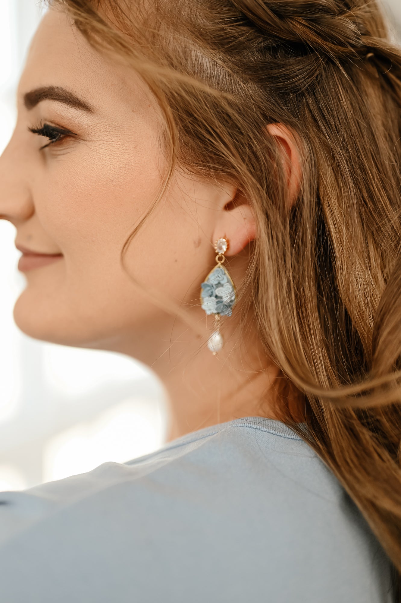 J15 Dove Blue Floral Clay Earrings – Lightweight Bridal & Spring Statement Earrings
