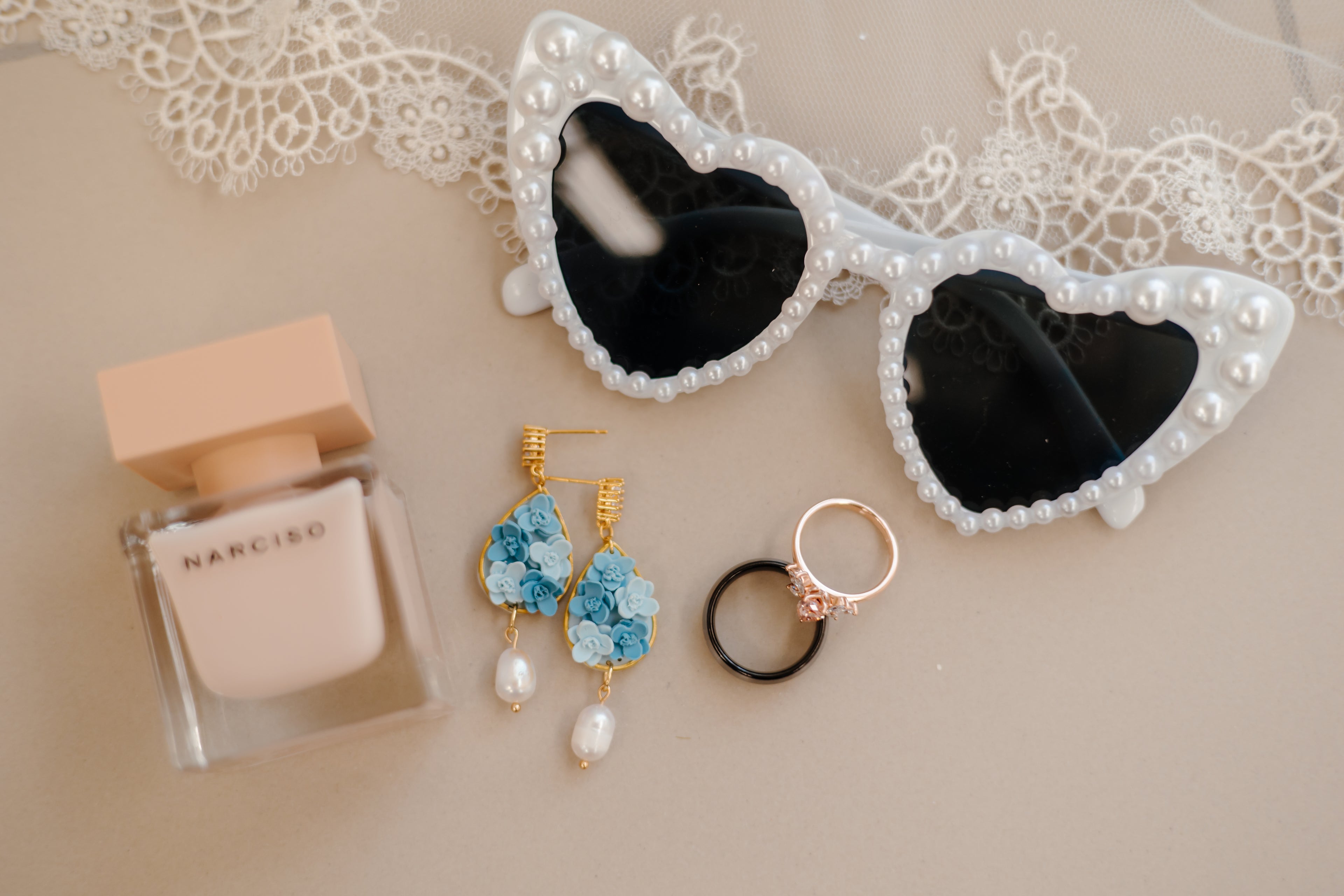 J15 Dove Blue Floral Clay Earrings – Lightweight Bridal & Spring Statement Earrings
