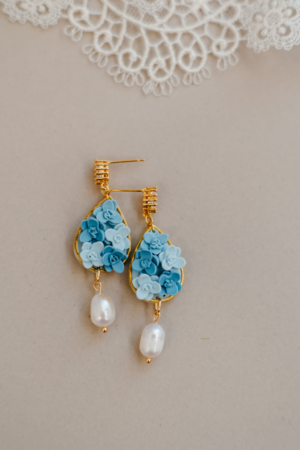 J15 Dove Blue Floral Clay Earrings – Lightweight Bridal & Spring Statement Earrings