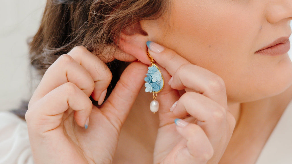 J15 Dove Blue Floral Clay Earrings – Lightweight Bridal & Spring Statement Earrings