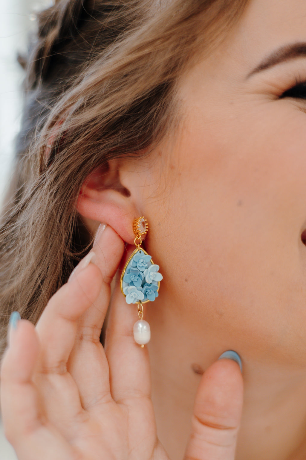 J15 Dove Blue Floral Clay Earrings – Lightweight Bridal & Spring Statement Earrings